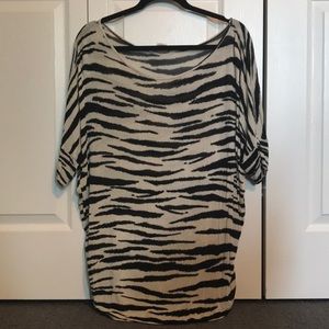 2/$25 Light knit LRG animal print top